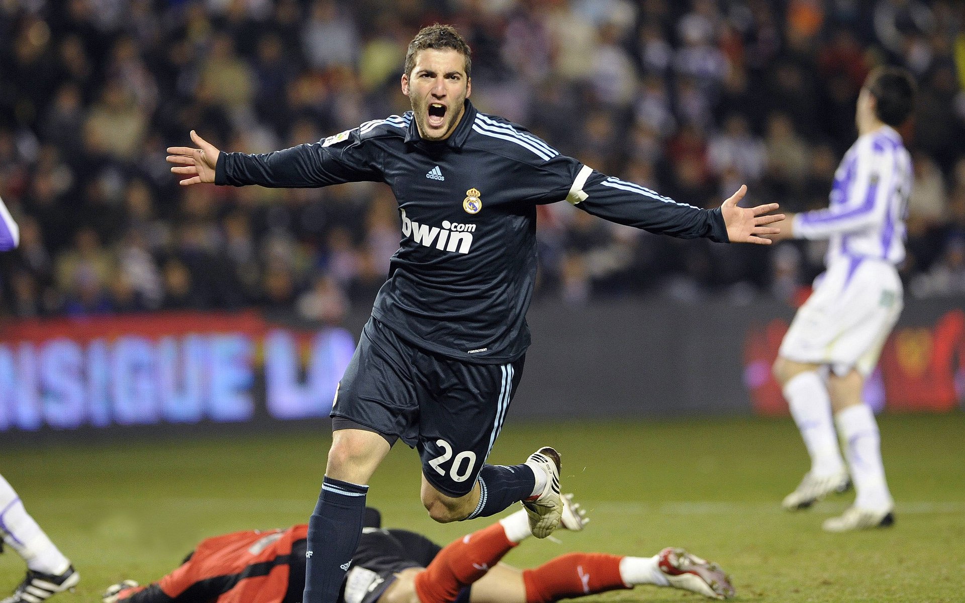 开云平台-库里，决胜局之王，以凡人之躯带走太阳  第2张